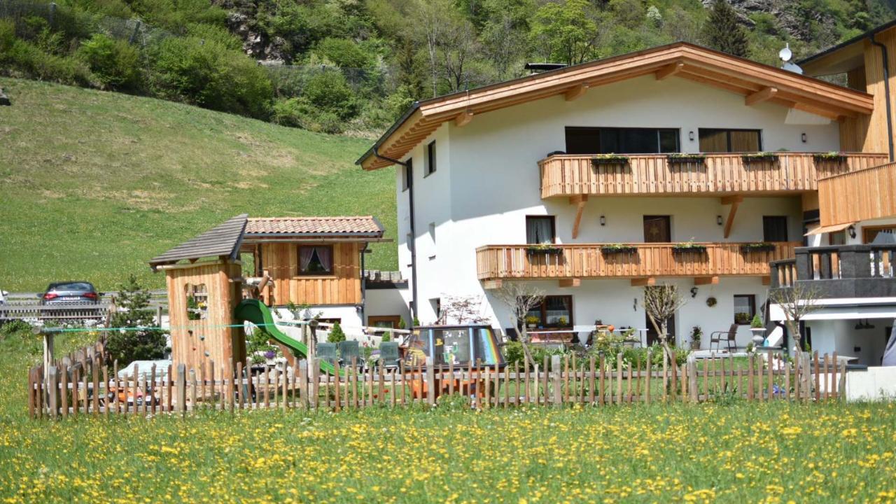 Gastehaus Haus Barbara Apartamento Neustift im Stubaital Exterior foto